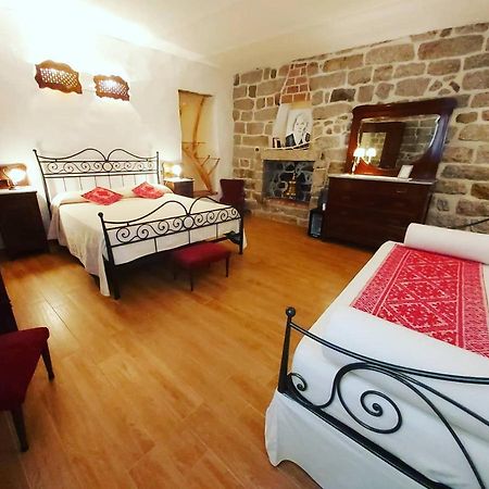 Al Vecchio Corso B&B Tempio Pausania Ngoại thất bức ảnh